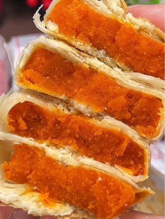 纯手工制作黄庄月饼,满满的咸蛋黄馅!口感绵密细腻,大人小孩都爱吃!#解馋#月饼#黄庄月饼 #糕点#零食推荐