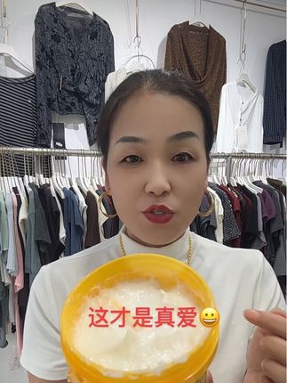 姐妹们这个清洁膏真的巨好用!洗小白鞋,洗彩色衣服,洗油烟机,打扫卫生都可以,如果你拍了不好用就退给我#自用好物推荐 #抖音小助手dou上热门