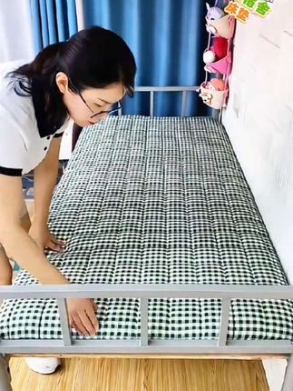 折叠学生宿舍床垫加厚软垫上下铺专用垫子家用榻榻米褥子单人垫被#床垫 #学生床垫 #学生宿舍床垫 #可折叠床垫