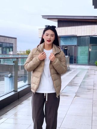放下世俗的光,做自己的光#羽绒服 #慵懒风穿搭 #好穿又好搭