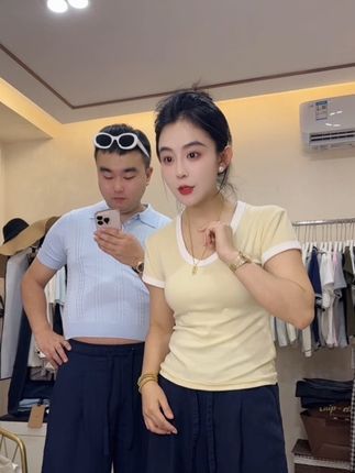 姐妹们、超级显白的颜色、显嫩减龄、兰晶天丝➕羊毛、上手超级舒服、弹力特别大、修身又百搭!#短袖推荐