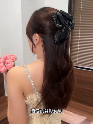这款麦穗三角赫本抓夹简直爱上了!#赫本抓夹 #抓夹用法 #后脑勺发夹抓夹推荐 #美出高级感 #精致女人必备