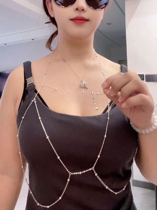 求求了姐妹们 都去尝试#胸链 太纯欲了!这个四季皆宜佩戴!怎么搭都好看,喜欢这种暗戳戳又明目张胆的美丽,性感又大方#身体链 #配饰分享 #谁戴谁好看