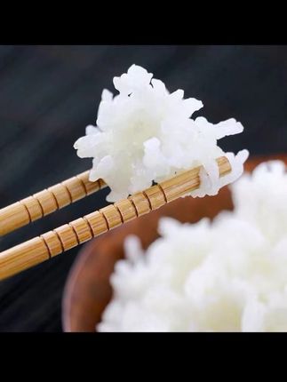 姐妹们。吃点好大米。中科发五涝洲大米。 长粒,不回生,口感QQ弹弹,嘎嘎香,卖三年了头一次破价。赶上的能拍三单不拍两单。#大米 #东北大米 #东北大米长粒香 #中科发5号 #涝洲大米