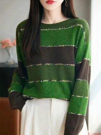 一眼就爱上这款条纹圆领针织衫,撞色清新又高级,条纹间还有闪闪的细节超加分,版型宽松不挑人,贴身柔软很舒服,不管单穿还是内搭都好看#时尚穿搭 #条纹圆领针织衫#又美又飒 #穿着得体是一种生活态度
