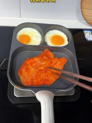 我家每天给孩子做早餐,就用这款三合一早餐煎蛋锅一锅搞定,它能做出各种美食美味,钛金内壁 健康不粘,不串味,防烫手柄,也好清洗,燃气灶电磁炉都能用,真是省时又省力,真不错!#煎蛋锅 #厨房好物#麦饭石#好用实物 #三合一早餐锅