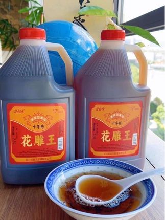 家里常备这款绍兴十年陈酿花雕酒,浓郁醇香,炒菜去腥增香,焖煮提鲜,让家常菜瞬间升级。甄选纯粮精心酿造,保留地道绍兴风味。不仅是厨房的好搭档,闲暇时小酌配小菜,更能品味岁月沉淀的醇厚与甘美。#花雕酒 #绍兴花雕酒 #纯粮酿造 #去腥增香 #调味品