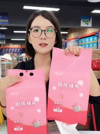 #厨房抹布#居家必备 家里一定要备上这种一次性的厨房抹布,它质量很好,可以重复清洗使用很多次,用来擦洗碗筷、打扫卫生都很方便,而且弄脏了直接扔掉就行,再也不用担心抹布发霉发臭的问题了。#好物推荐🔥 #好东西一起分享 #打开暑假的100种方式