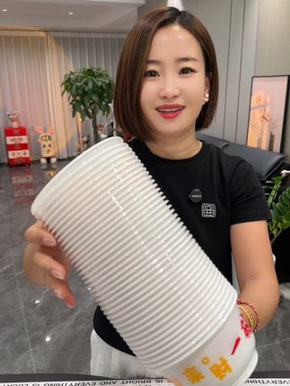 家里备点这种#一次性碗 吃个火锅,或者来客人吃饭再也不用洗碗了!太幸福了!#一次性碗真的很省心 #家家必备