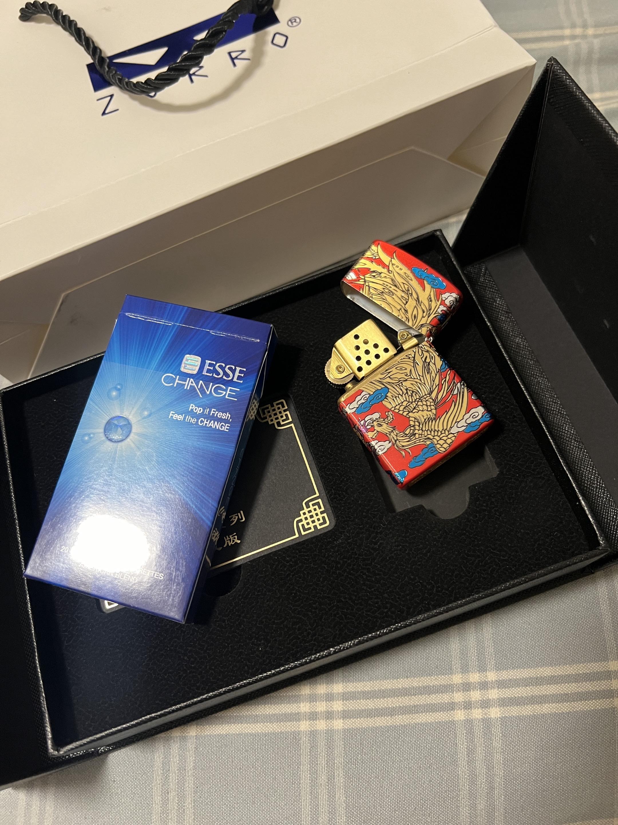 兄弟叫我吃饭时带上我新买的打火机😭。#实拍 #礼物推荐 #佐罗打火机 #你值得拥有美好的一切