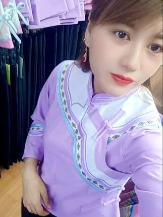 国庆节没人约,还是一个人在这里守店了#少数民族服饰 #面料柔软舒适 #少数民族风情