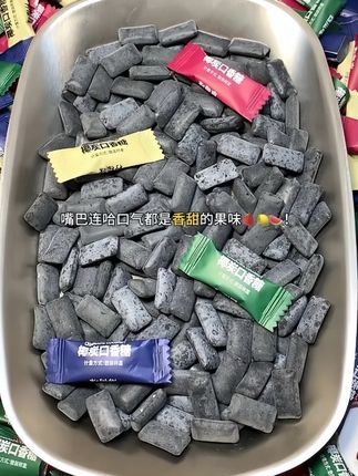 我妈还以为我在吃牙膏冰冰凉凉的果味超浓郁哈口气嘴巴都是香香的到手300颗才这价还是多种水果口味果味混合薄荷的清香清爽冰凉口气清新#椰炭口香糖 #糖果 #口气清新 #超便宜超划算 #超便宜超划算