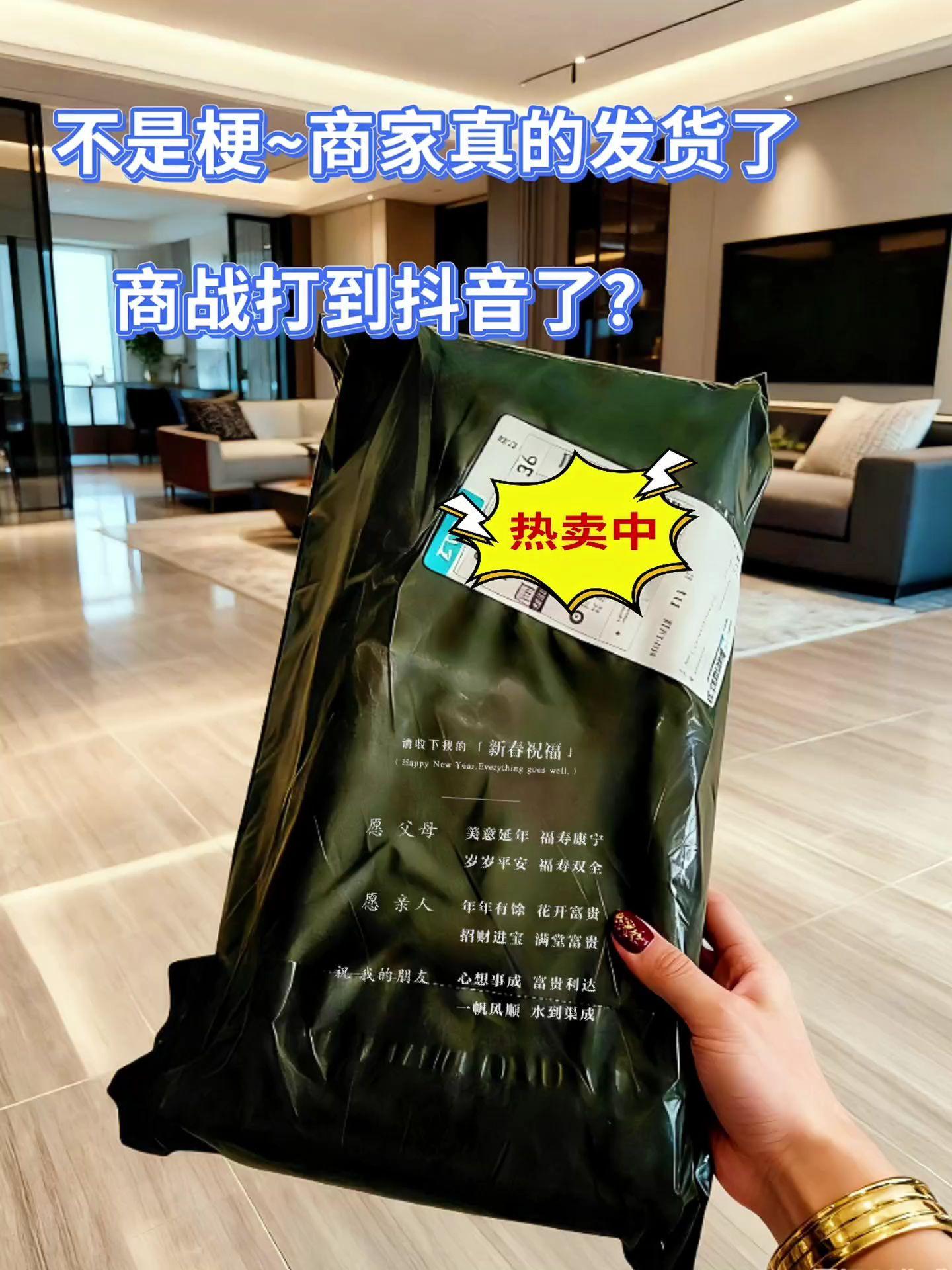 还在为纸巾易破、掉屑烦恼?维达超韧4层无芯卷纸来救场!精选优质原生木浆,4层加厚设计,紧密贴合,强韧耐拉扯,湿水也不破,用力擦拭也不会掉屑。无芯设计,小巧不占地,抽取顺滑不卡纸。一卷分量超足,减少更换频率。而且安全无荧光剂,全家老小都能用。厨房油污、桌面水渍、日常清洁,它都能轻松搞定。趁活动赶紧囤起来!#好物推荐🔥 #生活用纸 #便宜好物 #必备好物 #维达纸巾