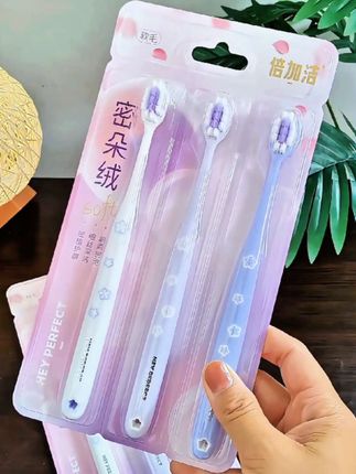 这牙刷颜值也太顶了,倍加洁你是懂女生的!刷毛又密又软,还是细丝的,不会划伤牙龈,可以深度清洁齿缝,而且手柄是防滑加粗的,握着很舒服。姐妹们趁划算赶紧多囤几只!#牙刷 #软毛牙刷 #倍加洁 #便宜又实用 #好物推荐🔥