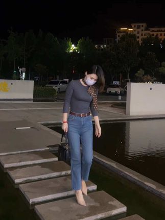 “幸福不是什么都拥有,而是想要的恰好在身边。”#牛仔裤 #显瘦牛仔裤 #穿出大长腿 #高腰牛仔裤 #烟管裤
