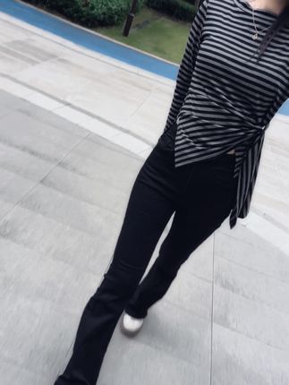#微喇牛仔裤 #显高显瘦显腿长 #穿出高级感 #休闲百搭 #秋季穿搭