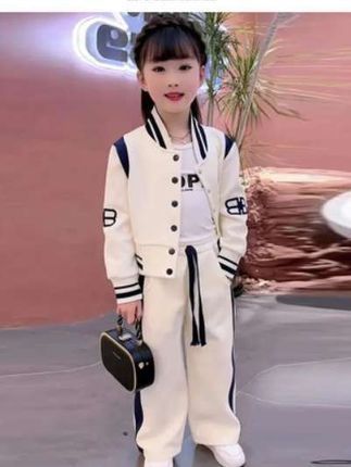 #轻松解锁秋季穿搭 ,女童春秋装棒球服两件套#时尚休闲#谁穿谁漂亮#女童穿搭
