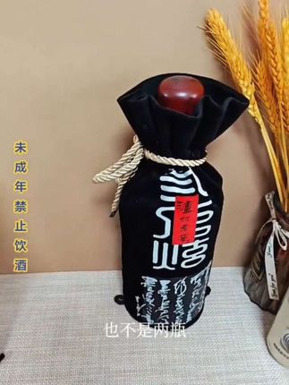 人呐!没有谁配不上谁两块钱一包的盐,可以配上 万一桌的菜但上万的菜没有盐,也是淡然无味