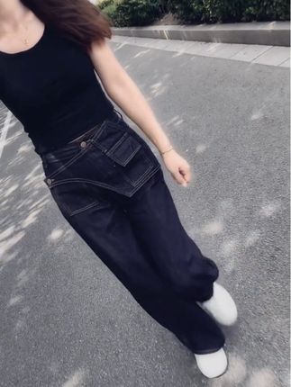“走不出自己的执念,到哪都是囚徒,人生本过客,何必千千结,一念放下 万般自在……#穿搭 #牛仔裤 #显瘦牛仔裤 #牛仔阔腿裤
