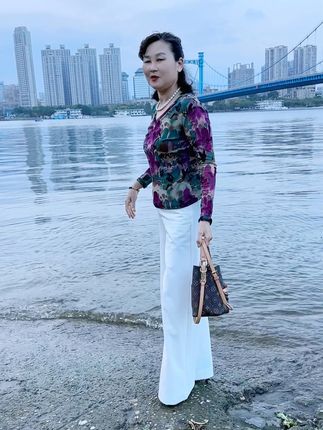 时髦潮流,网纱打底衫,天丝牛仔高腰显瘦阔腿裤#穿出自己的风格#谁穿谁好看