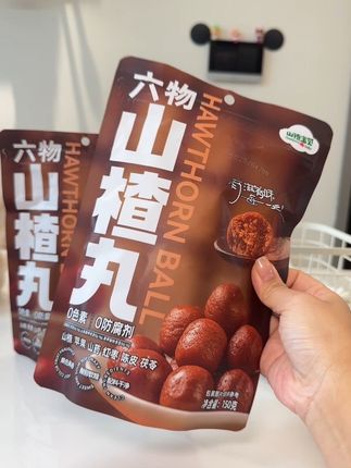 家里有孩子的一定要备一些这六物山楂丸!配料表非常干净!有山楂、苹果、山药、红枣、陈皮、茯苓、原果熬制!没有任何添加剂!吃起来酸甜软糯!开胃又解腻!#山楂丸 #六物山楂丸 #山楂丸零食 #解腻零食