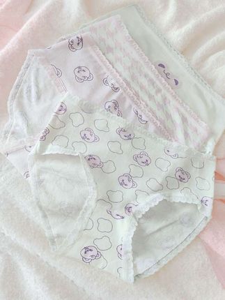 妈妈们都懂,女孩子的内内要勤换。最近我发现了这款纯棉小底裤,面料柔软亲肤,双层底档干爽透气,不卡档,五谷缝制,弹力十足,不勒腰。一组有四条不同的颜色,每条花色都好好看,穿起来太舒服了。#无限回购的宝藏单品