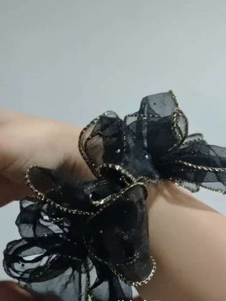 不会打理头发的就用这款蓬松画圈高级百搭又减龄,显得优雅,又有气质#发圈 #发圈头绳 #头饰发饰 #头饰搭配