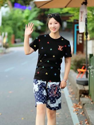 男士夏季新款休闲短袖套装,重工刺绣,上身潮流时尚#短袖套装 #夏季新款 #男装搭配 #爆款热卖中 #穿出自己的风格
