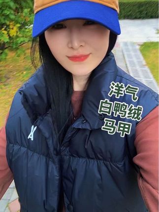 秋冬天怎能少得了保暖又洋气的羽绒马甲呢!#羽绒马甲 #洋气减龄 #显高显瘦 #水蓝蓝在跑步