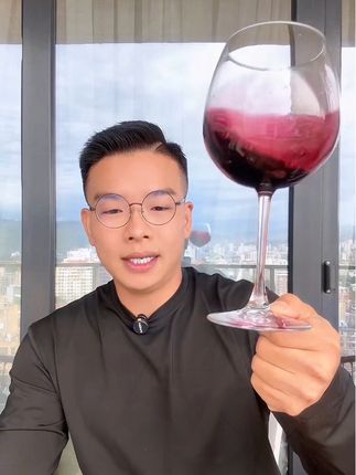 #格鲁吉亚葡萄酒 #葡萄酒 #半甜红葡萄酒 #凯诺夫妇 #凯诺梦露夫妇