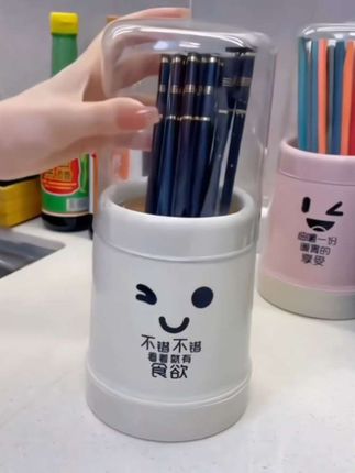 带盖防尘筷子筒筷子笼,自带接水盘,用它收纳放置筷子勺子叉子沥水不发霉,带盖防尘又防虫#好物推荐🔥 #筷子筒 #筷子笼 #带盖筷子筒 #防尘筷子筒