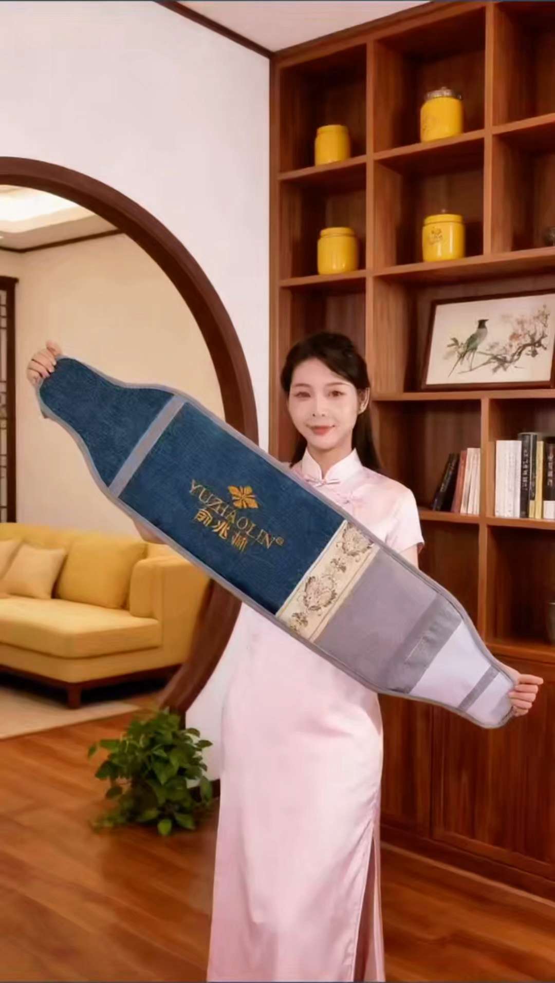 俞兆林海盐热敷包,日常舒缓的暖心搭档 俞兆林海盐热敷包,是日常舒缓的暖心搭档。严选优质海盐原料,为你带来自然暖意,在忙碌的生活里,它是放松身心的贴心之选。 无论是久坐后常见的腰背紧绷,还是湿冷天气里的关节不适感,都能用它舒缓。热敷时,温暖会缓缓渗透,搭配简单的操作方式,让你随时都能使用,在快节奏生活中轻松享受舒适与安宁。把俞兆林海盐热敷包带回家,为生活增添一份温暖关怀,在慢下来的时光里找到与自己相处的惬意。 #热敷益处#海盐热袋#生活好物#盐袋热敷优势#舒缓放松