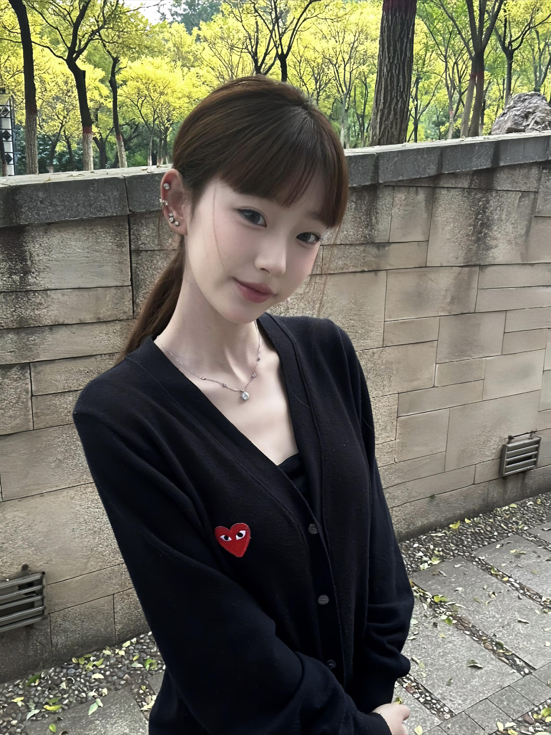 你说你被前女友伤过 我说我不会那样 我确实没那样 我也相信你经历过这样的事情 肯定会珍惜我 所以我愿意陪着你 我天真的以为 只要我陪你足够久 足够真心 我们就会幸福 但我没想到你报复性恋爱 我认为你真心对我的瞬间 也是你玩我的手段 那我真没招了 谢谢你的绝情和教训 我们不要再见了 你连同我的真心和天真一起消失