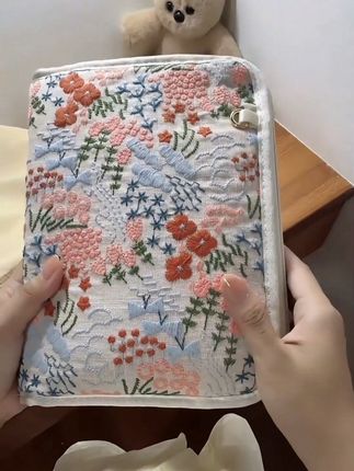 每次去产检都被医生夸产检报告单整理有序,那是因为我用了这个产检收纳册,它真的太实用了!不仅能把大大小小的报告单都放进去,还能分区分类收纳,而且每一页都能写上日期,方便对比查阅,再也不用担心弄丢或遗忘报告单了#好物推荐🔥