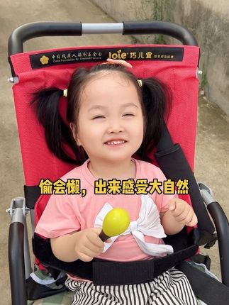 外面的阳光太刺眼,眼睛都不敢睁大#我的女孩👧🏻 #记录我的农村生活