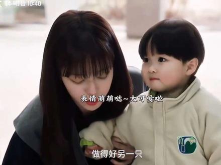 姨妈来接放学啦,宇宙开心得转圈圈#给你宇宙 #韩剧