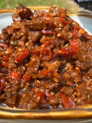 #热门话题 牛肉酱活动来了,酱香浓郁,用来拌面,拌饭都非常好吃#牛肉酱纯手工 #牛肉酱 #美食 #蜜制酱料
