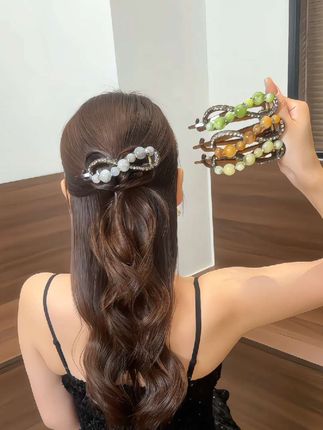 不管搭配任何发型都好看、这款珠钻扭扭夹我真的爱了呀!! #头饰发饰 #夏季穿搭 #头饰发夹高级感#精致女人必备 #后脑勺发夹抓夹推荐