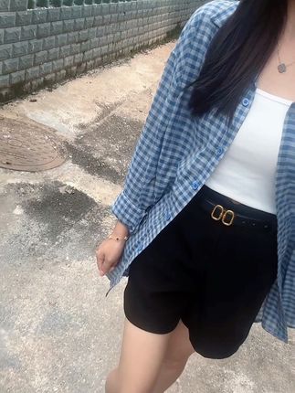 圈子越来越小,话也越来越少,有人称之为成熟,有人称之为孤独,而我觉得这叫看透,独处是为了不陪别人演戏,不争是为了放过自己的内心,生命几许要遵从自己,圈小、事少、挺好;一个人最好的状态就是孤独、安静、自由且清醒...#穿搭#超级洋气 #休闲减龄穿搭 #格子衬衫 #小个子穿搭 @DOU+小助手