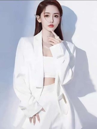 #创作灵感 白色西装外套女小个子春秋气质御姐轻熟风职业小西服裤子两件套装#时尚穿搭#显瘦穿搭#穿出自己的风格#早秋穿搭