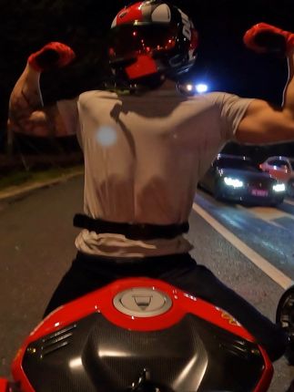 “风是自由的 希望你也是” #固定机位安全拍摄 #杜卡迪v4s #骑行vlog
