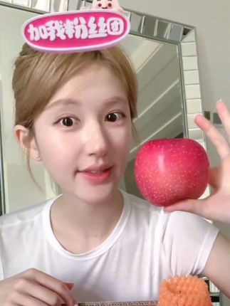露思推荐的苹果🍎真的很好吃 不是特别甜 爱吃苹果的一定不要错过哦~#露思推荐#赵露思同款#好吃的苹果