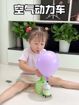 哇塞,爸爸买的这个#新奇网红玩具 空气动力车太赞了,不用充电不用电池就能跑能飞,还能锻炼孩子的臂力和动手能力,女儿好喜欢呀#宝宝玩具 #益智玩具 #儿童玩具 #空气动力车