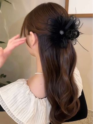 这款羽毛抓夹太美了吧,夹半披发全盘发都好看,饱满后脑勺显发量#头饰发饰 #抓夹用法 #羽毛抓夹#盘发抓夹 #美出高级感