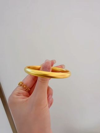 金缕华光映岁月,腕间金饰藏温柔#黄金首饰 #中国黄金