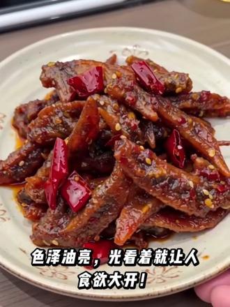闲暇时光总想吃点有味的零食,这款香糯鸡翅尖一定要囤 工厂直营的湖南特产手工鸡翅尖,新鲜现做不添加防腐剂,肉质鲜嫩开袋就能吃,加热后香味更浓,追剧解馋超合适!#湖南特产 #鸡翅尖 #麻辣零食 #朋友小聚 #休闲零食