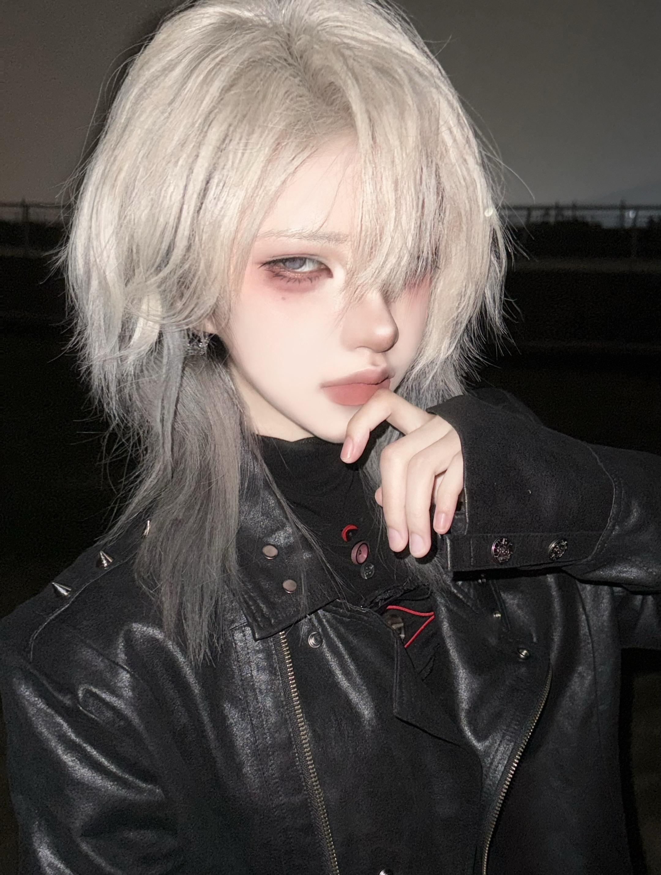 ⛧。#暗黑系 #中性风 #染发 #白金 #黑色系穿搭