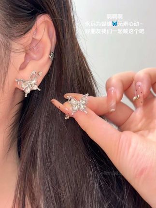 好精致的蝴蝶🦋耳钉啊,好朋友 我们一起戴好不好#耳钉 #耳饰 #耳饰搭配 #仙女必备 #少女心好物