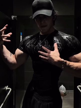 毒液魔爪系列,伏黑甚尔张力穿搭💪!#伏黑甚尔 #健身穿搭 #健身短袖 #男女同款 #穿衣显瘦