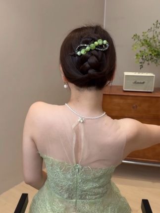 用过就会爱上的新中式扭扭夹~一定要安排一款8字闪钻扭扭夹、真的太有氛围了#头饰发饰 #优雅时尚发饰 #抓夹 #夏日清凉发型 #美出高级感